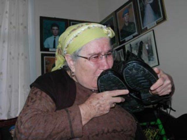 Şehidi bekleyen &ccedil;eyiz 1