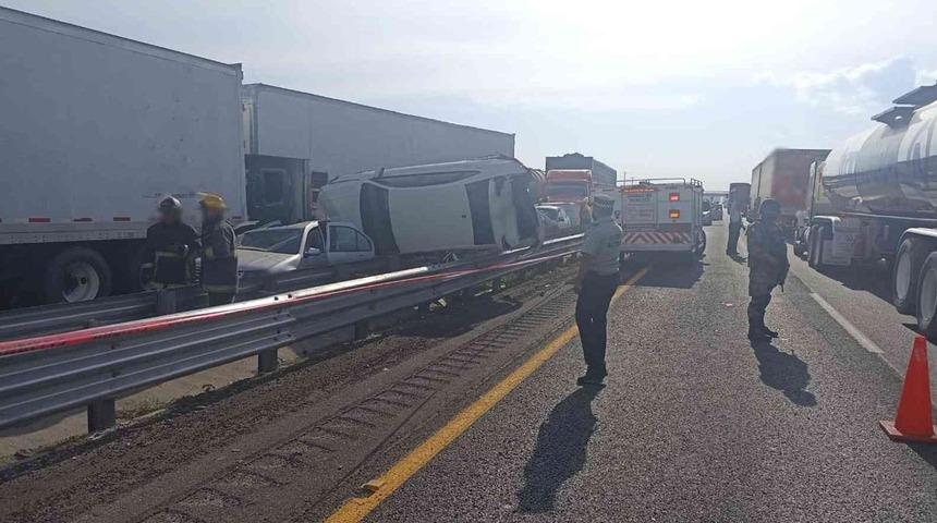 Meksika'da akılalmaz kaza! 20 araç birbirine girdi: 2 ölü, 40 yaralı