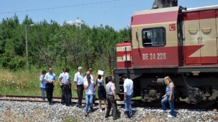 Yolcu treni çarpan kağıt toplayıcısı öldü