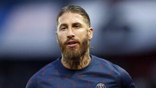 Real Madrid'in eski yıldızı Sergio Ramos'tan eşi Pilar Rubio'yla denizde dudak dudağa poz!