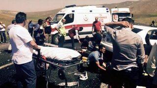 Erzurum'da otomobil ile TIR çarpıştı: 11 yaralı