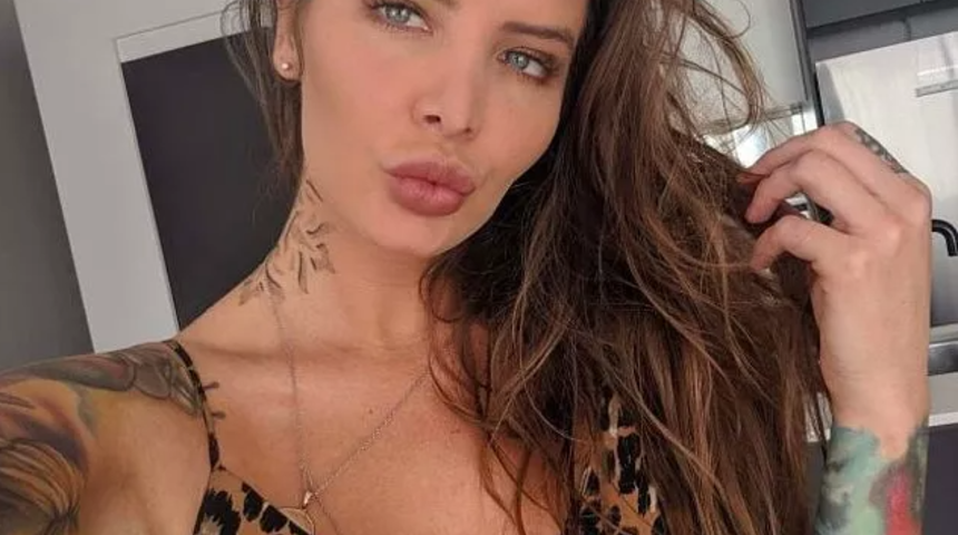 Sosyal medya fenomeni kadından ilginç itiraf! “Çift vajinam var, biri aşk biri iş için!”