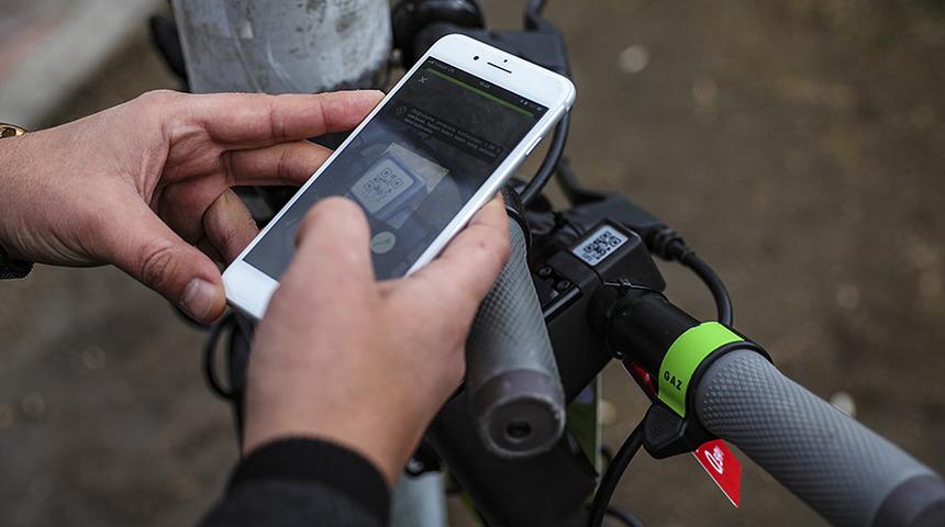 Bir ilk! Alkoll&uuml;yken elektrikli bisiklet kullandı, ehliyetinden oldu