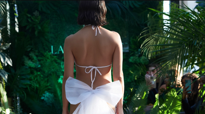 Sosyal medyanın yeni çılgınlığı! Bikini gelinlik trendi büyük bir hızla yayılıyor, bir gören bir daha bakıyor