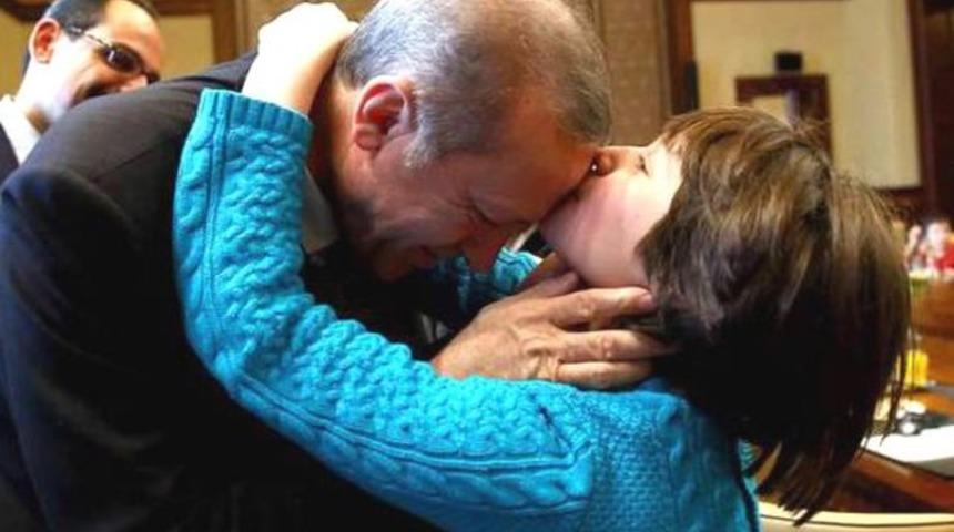 O &ccedil;ocuk bakın kim &ccedil;ıktı