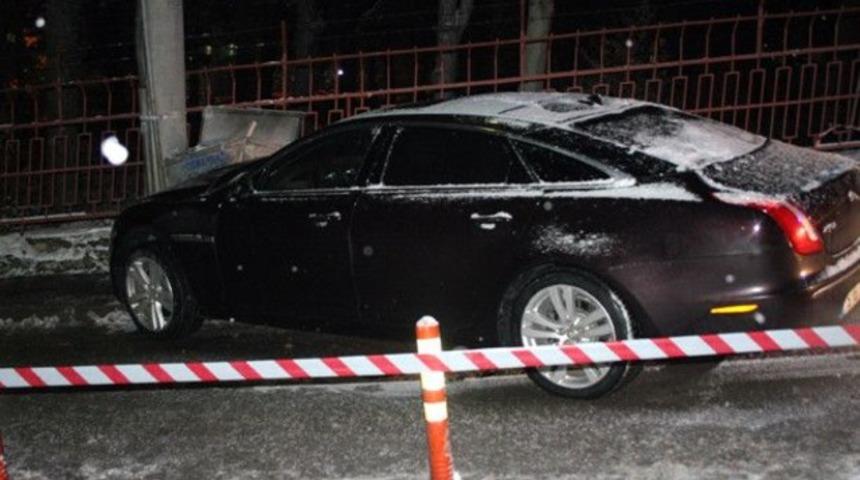 Bursalı &uuml;nl&uuml; tekstilci Sami Bilge otomobiliyle kaza yaptı