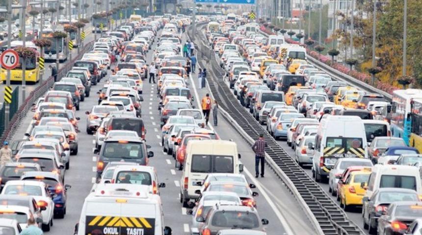 Bakan Lütfi Elvan: İstanbul trafiği için sürpriz proje açıklayacağız