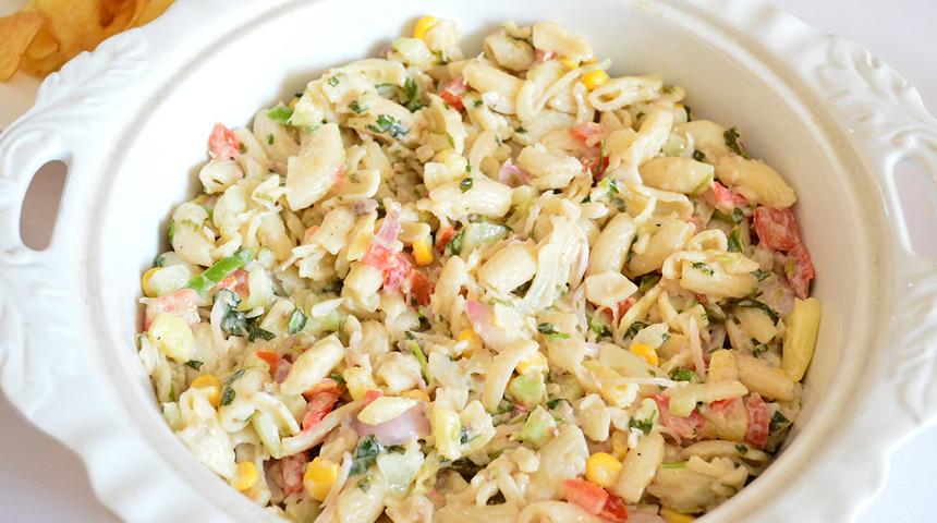 Herkesin vazgeçilmezi: Makarna salatası tarifi