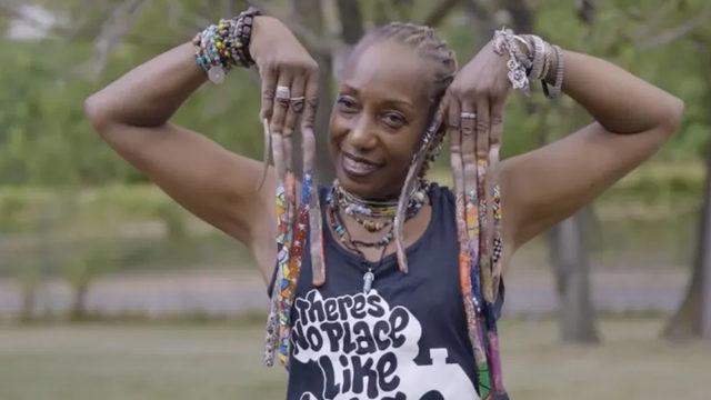 30 yıldır tırnaklarını uzatıyor! Görenler şaşkına dönüyor