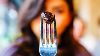 Çok merak ediliyor: Zeytin çekirdeğini yutmak zararlı mı?