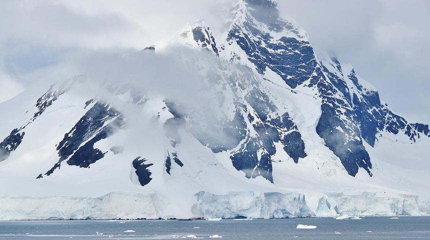 Dünyada bir ilk! Çaydan sonra şimdi de karda mikroplastik bulundu
