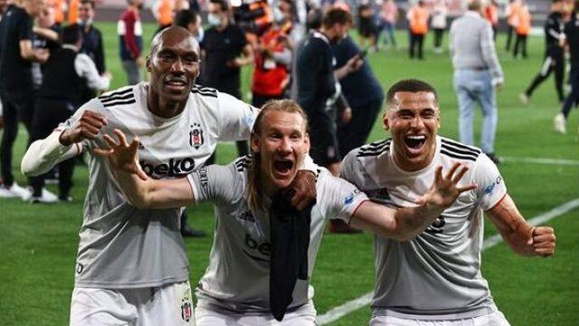 Son dakika: Beşiktaş'tan ayrılan Domagoj Vida'yı Napoli kapıyor!