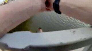 Skandal görüntüler! Çığlık çığlığa yardım isteyen adamın boğulmasını izlediler