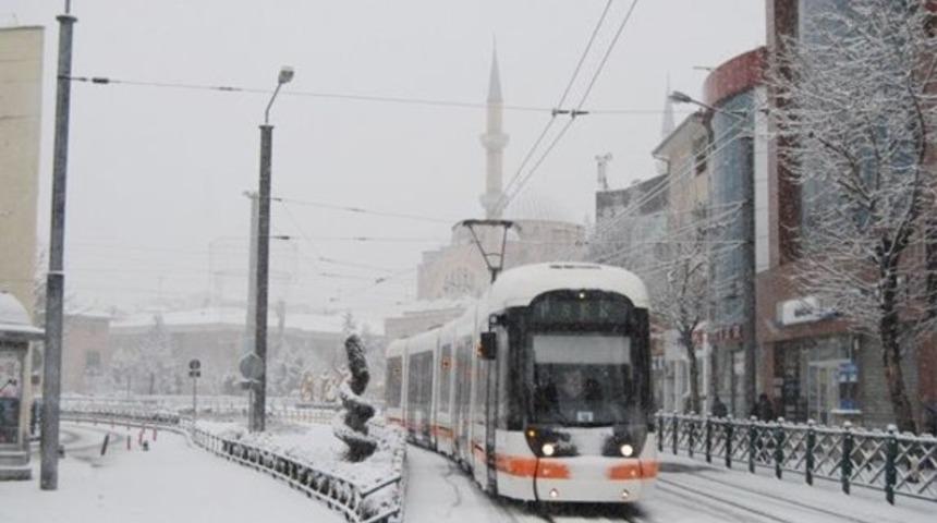 Eskişehir Valiliği kar tatili a&ccedil;ıklaması yaptı