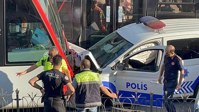 Son dakika: İstanbul Laleli'de polis arabasıyla tramvay çarpıştı! Seferler durdu
