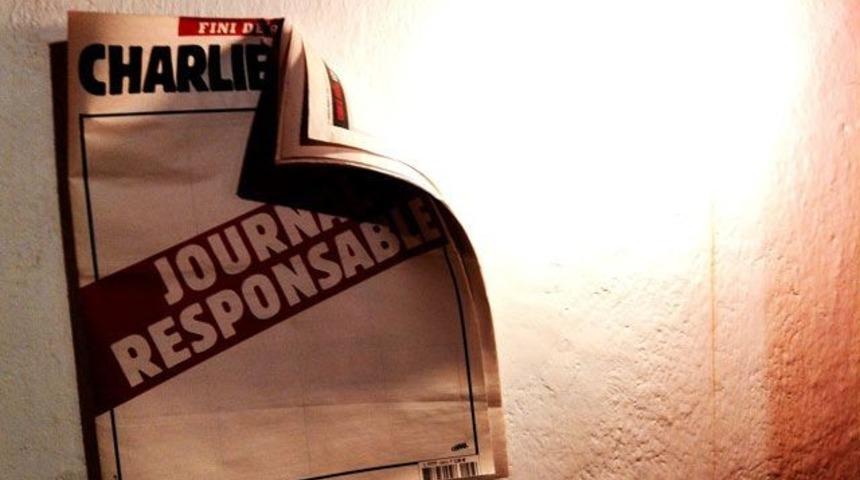 Cumhuriyet Gazetesi Charlie Hebdo karikatürleri yayınlayınca protesto edildi