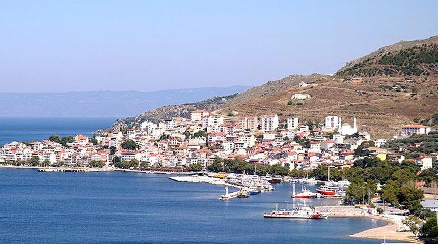 Bozcaada Kaymakamı'nın eşine FETÖ gözaltısı