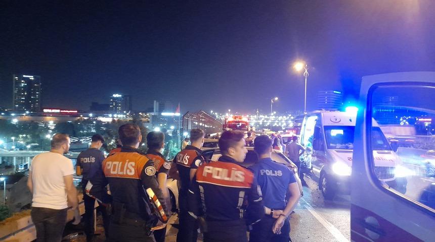 Bayrampaşa'da feci kaza! Yaralıların yardımına yoldan geçen polisler yetişti