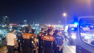 Bayrampaşa'da feci kaza! Yaralıların yardımına yoldan geçen polisler yetişti