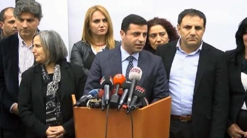 Selahattin Demirtaş Yaşar Kemal'i ziyaret etti