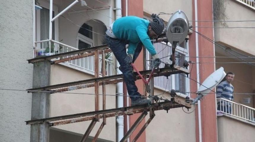 Akrobat gibi iş&ccedil;i