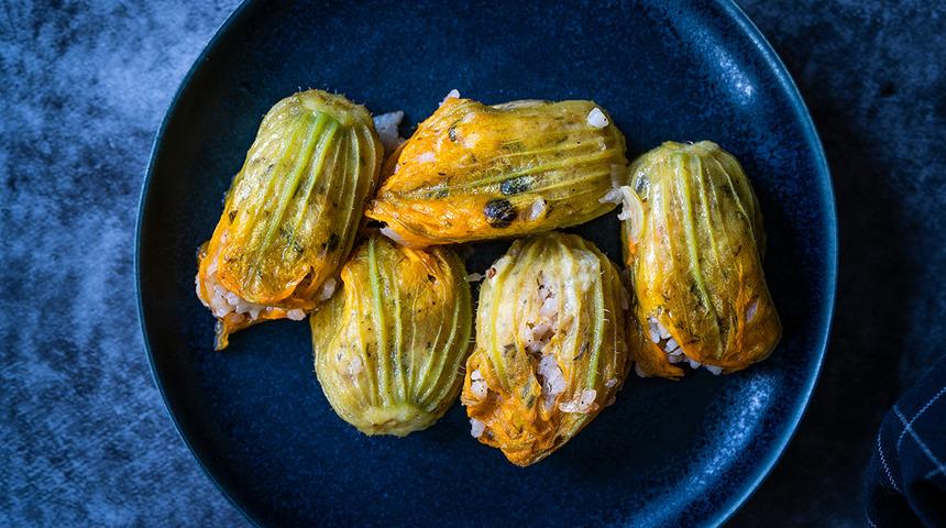 Yaz aylarına en yakışan yemek: Kabak çiçeği dolması tarifi