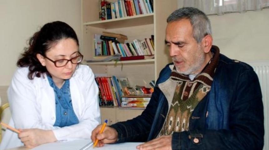 Şizofreni hastası İngilizce ders verip, &ccedil;eviri yapıyor