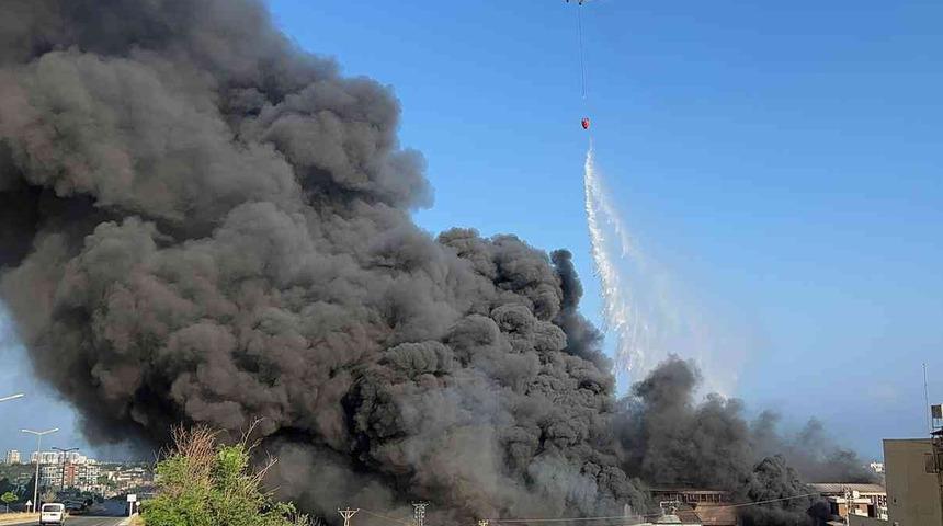 Korkutan yangın! Şehrin her tarafından görülebiliyor... Saatlerdir söndürülemedi!