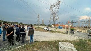 Tüm ilçe elektriksiz kaldı! Dursunbey'de ana trafo hattında yangın