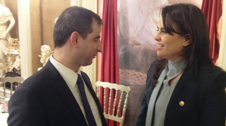 Yılın b&uuml;rokratı g&ouml;rme engelli Kenan &Ouml;nalan se&ccedil;ildi