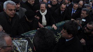 Cavit Çağlar'ın annesi toprağa verildi