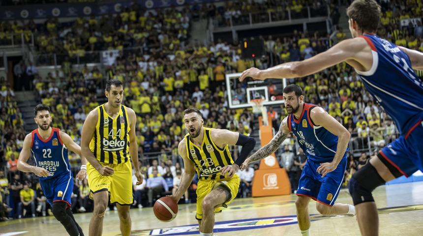 Fenerbahçe Beko, Anadolu Efes'i yine mağlup etti ve 2-0 öne geçti!