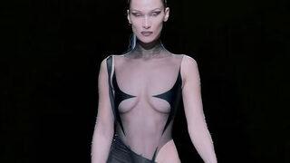 Bella Hadid tarzıyla yaktı geçti! Önü ayrı arkası ayrı olay