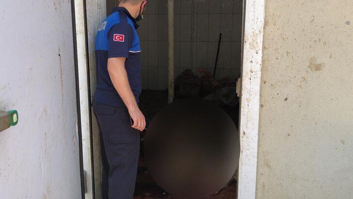 Et işleme tesisine baskın: Skandal görüntüler! 3 ton eti yerlerden topladılar G2