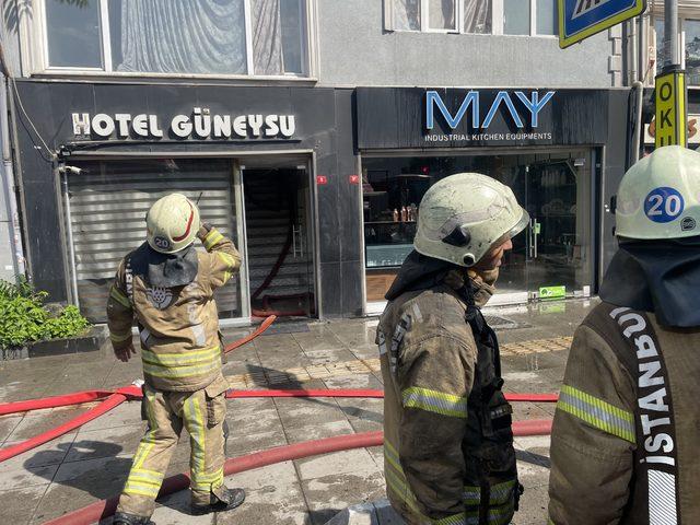 Beyoğlu'nda otelin çatısında çıkan yangın söndürüldü