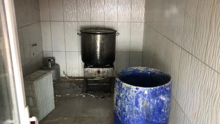 Et işleme tesisine baskın: Skandal görüntüler! 3 ton eti yerlerden topladılar G3