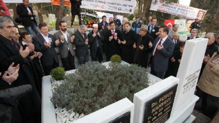 Adnan Kahveci ölümünün 22. yılında Kartal'daki mezarı başında anıldı