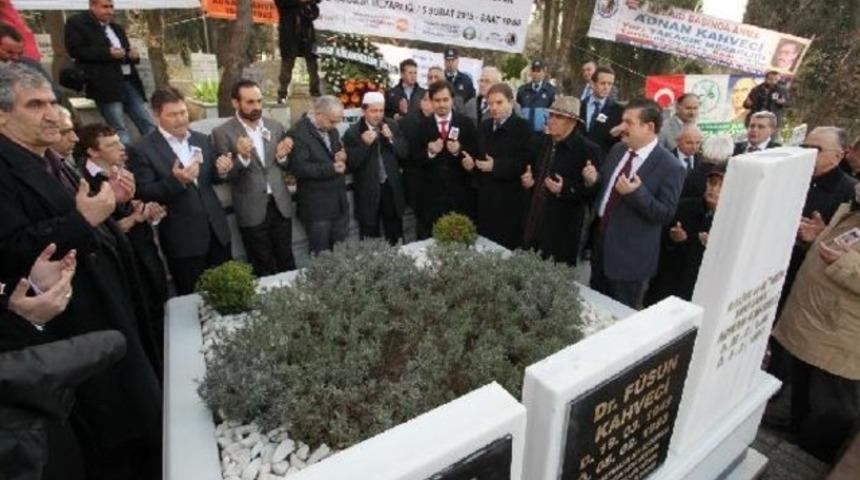 Adnan Kahveci ölümünün 22. yılında Kartal'daki mezarı başında anıldı
