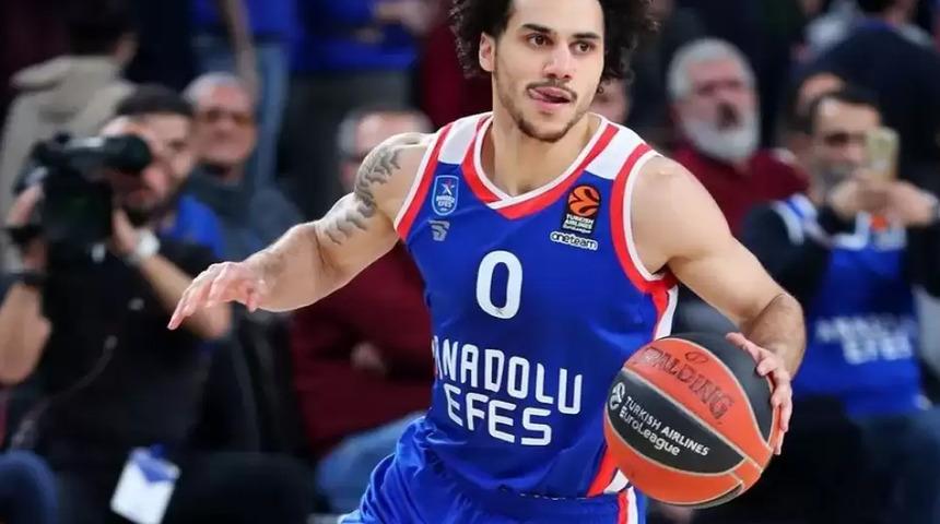 Shane Larkin iki yıl daha Anadolu Efes forması giyecek!