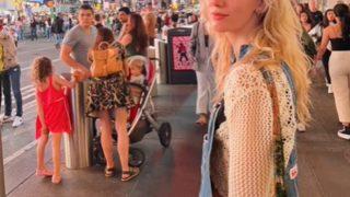 Annesi onun adına yarışmaya başvurunca ne yapacağını bilemedi! “Kızım biseksüel ve bakire”