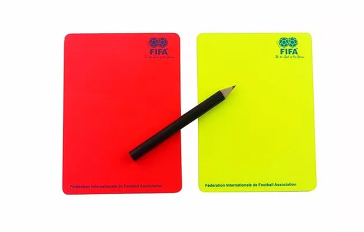 Okuyunca küçük dilinizi yutacağınız ilginç futbol kuralları! ''Tekme atmak serbest, tüm kartlar iptal'' G4