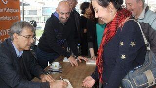 Orhan Pamuk ‘Kafamda Bir Tuhaflık’ kitabını imzaladı