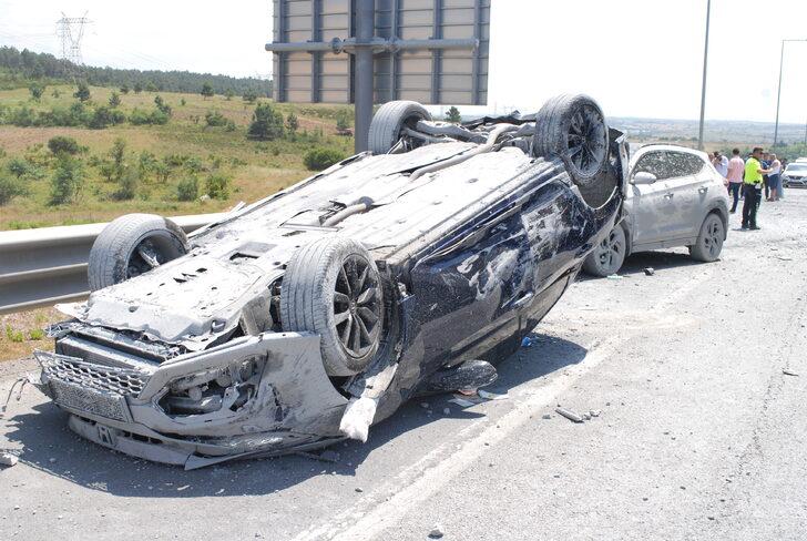 İstanbul TEM Otoyolu'nda 6 aracın karıştığı trafik kazasında 3 kişi yaralandı G2