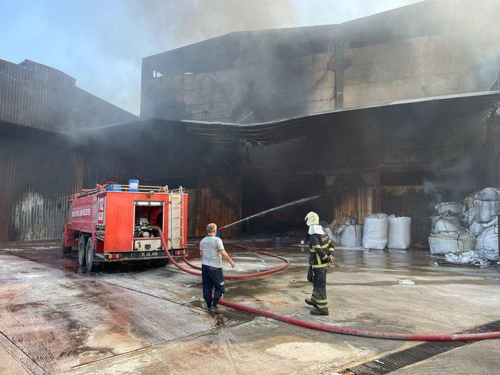GÜNCELLEME - Hatay'daki antrepo yangını kontrol altına alındı G3