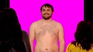 Tamamen çıplak yarışmacı göz kırpınca sunucu Anna Richardson, tepki gösterdi! “Yanlış kadını seçtin”