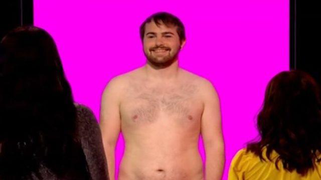 Tamamen çıplak yarışmacı göz kırpınca sunucu Anna Richardson, tepki gösterdi! “Yanlış kadını seçtin”