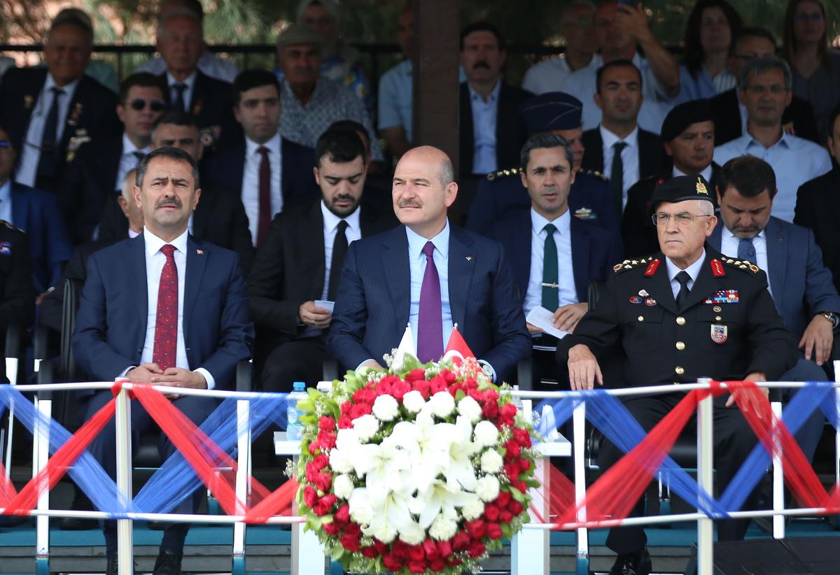 Bakan Soylu, &Ccedil;anakkale'de Yedek Subay Temel Eğitim Mezuniyet T&ouml;reni'ne katıldı: (1)