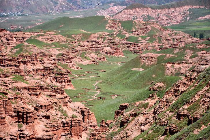 Göreni büyülüyor! Erzurum’un kırmızı periler diyarı: Narman Peri Bacaları G2