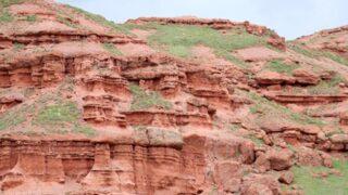 Göreni büyülüyor! Erzurum’un kırmızı periler diyarı: Narman Peri Bacaları