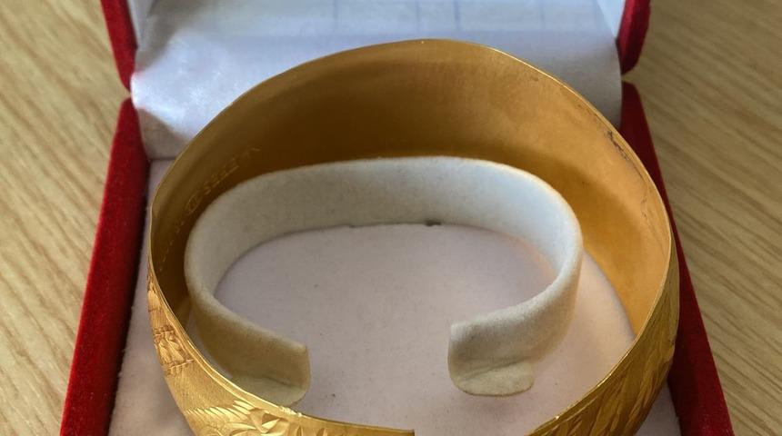 Ağrı'da kuyumcudan hırsızlık güvenlik kamerasına yansıdı